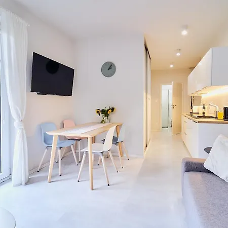 Laguna Nr 8 Ogrodowa Z Parkingiem بولانيكا- زدروي